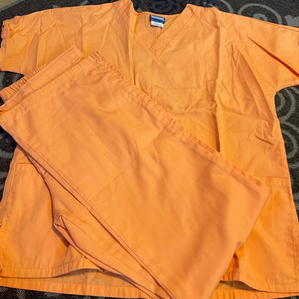 Scrub set